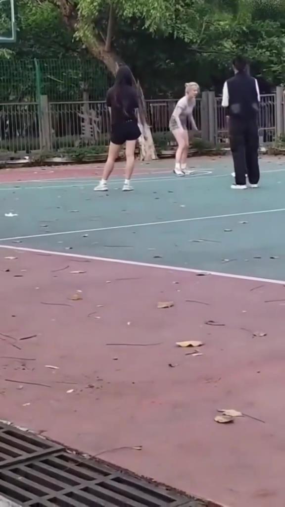 上來就背打女生的男人，真的活該沒有女朋友啊