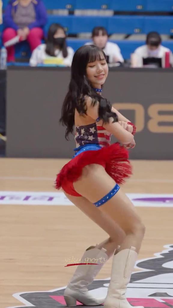 最好的啦啦隊(duì)小姐姐！自信，健康充滿活力！